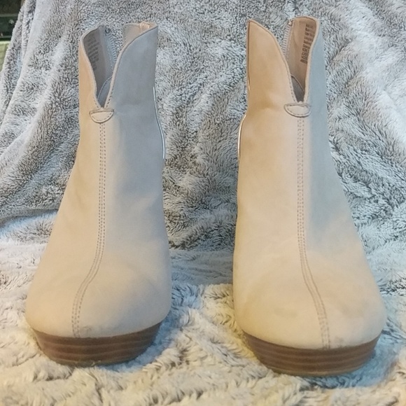 Jennifer Lopez 8 platform wedge booties - Picture 6 of 8